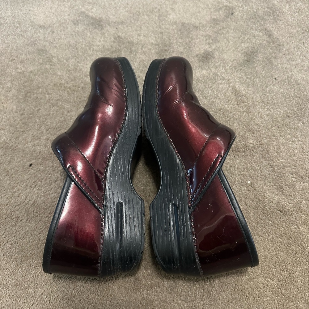 Dansko sz 41 Burgundy Clogs - Picture 2 of 5